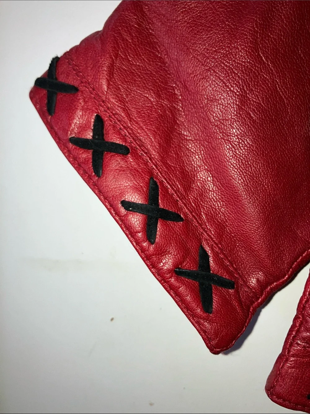 VINTAGE Red Leather Women's Gloves with Decorative Stitching